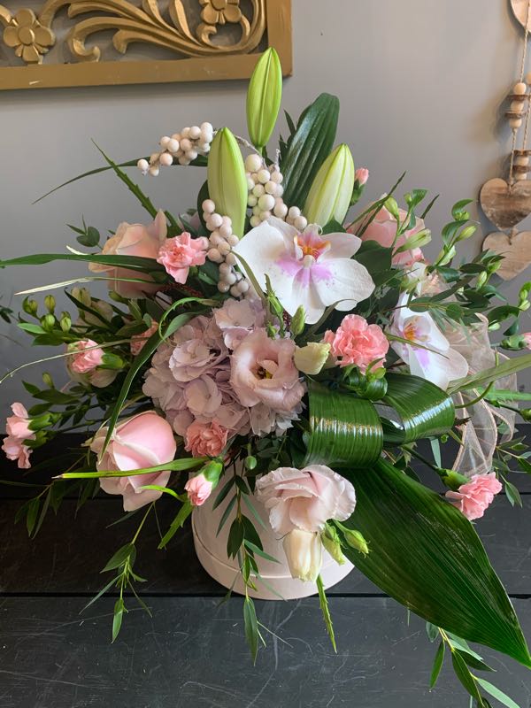 Blush hat box