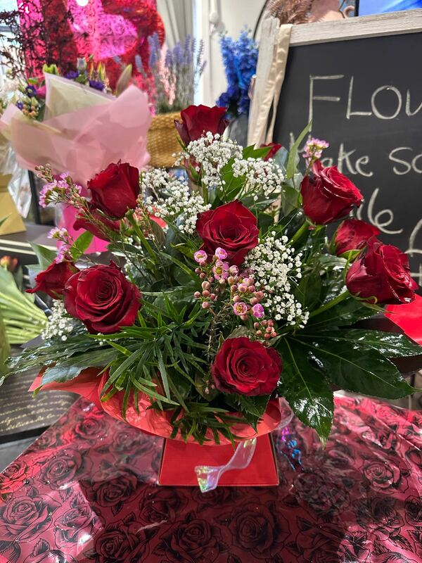 Dozen red roses