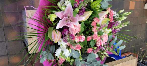 Flowers delivered to customer