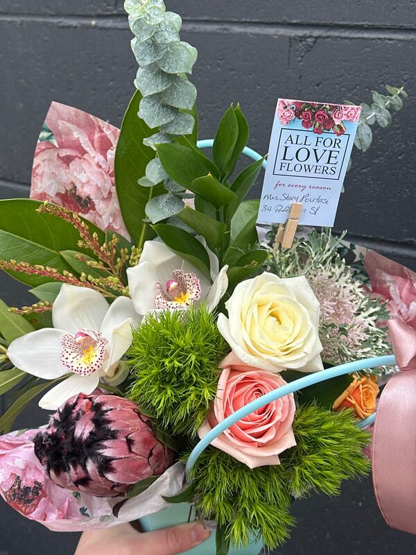 Flowers delivered to customer